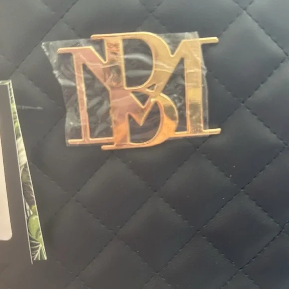 BADGLEY MISCHKA Elegant Black Quilted Tote Bag with Gold Chain - Picture 2 of 4